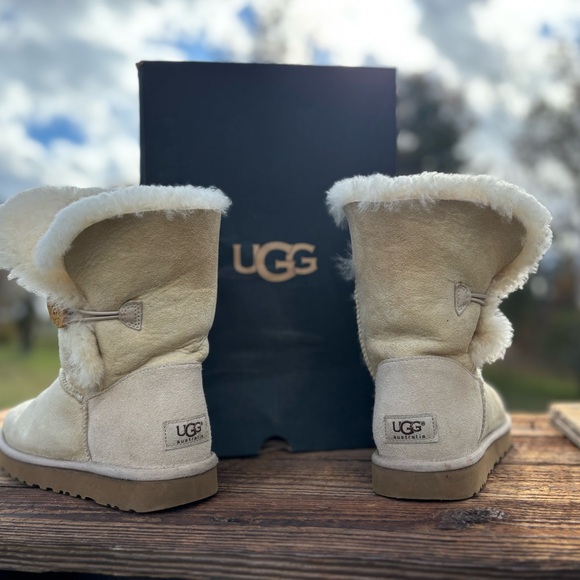 UGG Women's Bailey Button Ankle Boots - Size 8 Sand - Picture 3 of 9